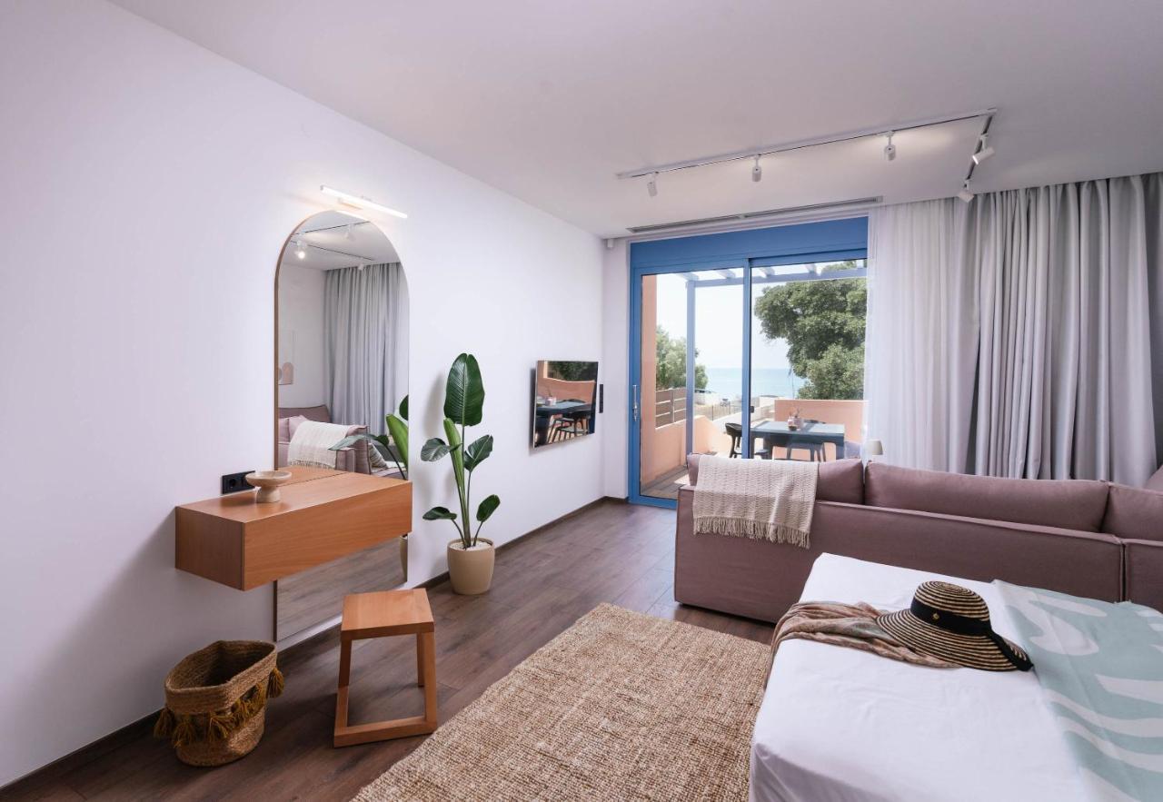 Suites De Luxe Katerina Kokkinos Pirgos Extérieur photo